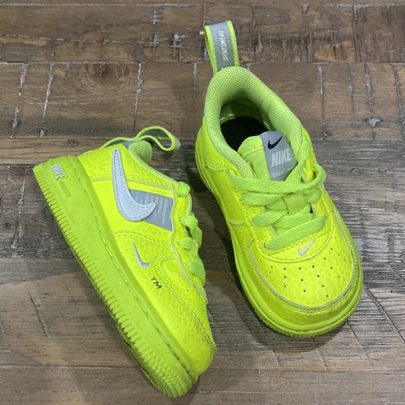 nike air force lv8 utility volt